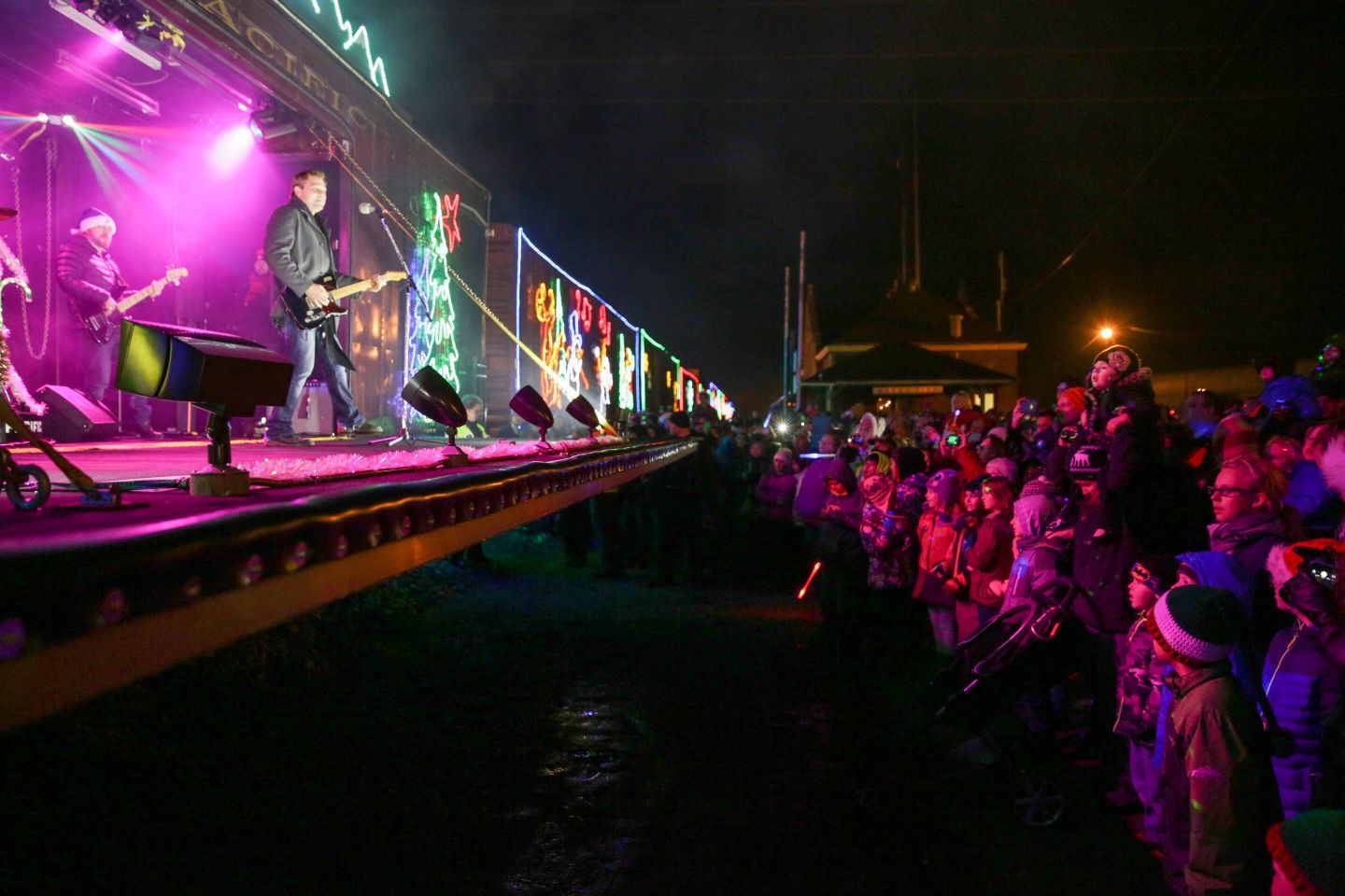 Holiday Train-07.JPG